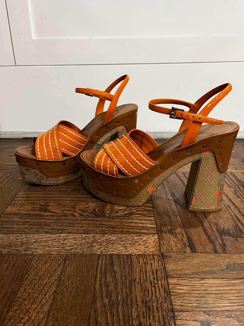 Iconic Prada platform shoes from the amazing Spring/Summer 2015 collection!! 🩷 - Picture 5 of 8